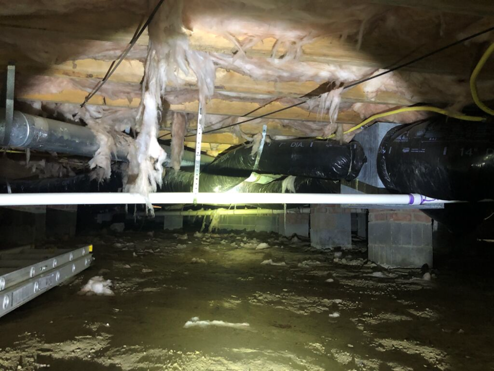 Triangle Radiant Barrier - Crawl Space - 01 Before